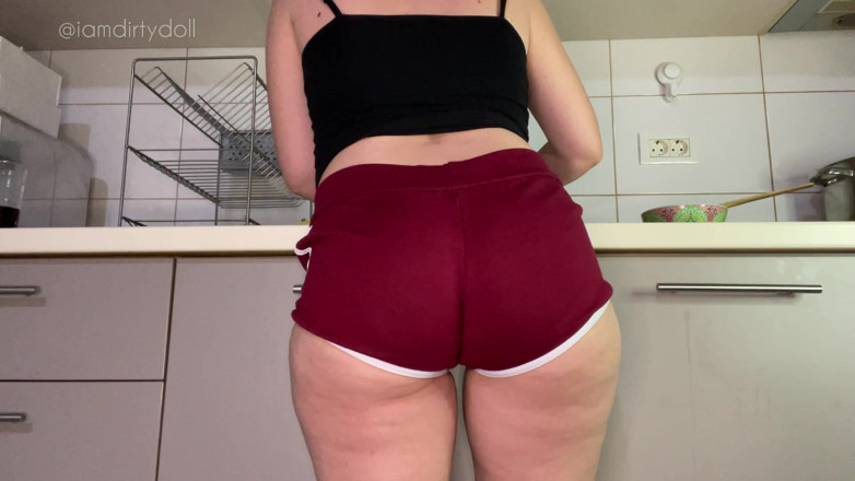 iamdirtydoll: Doing Chores and Farting