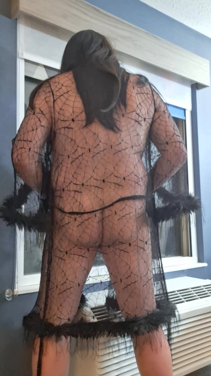 Victoria Lecherri: Cuba menarik Perhatian Sesetengah Di Hadapan Tingkap!