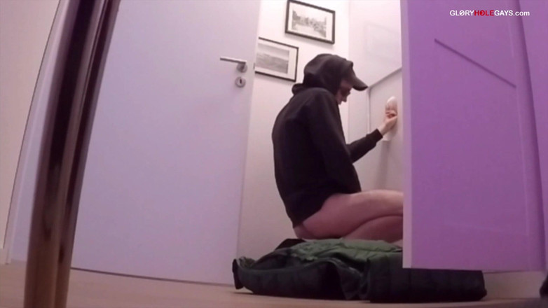 GLORYHOLEGAYS: Twink meets thug - hal-hal liar di gloryhole!