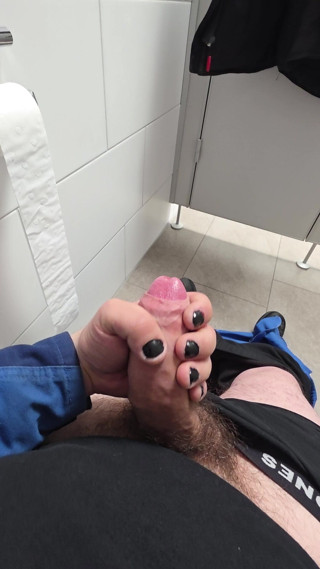 Lukas with nails: O fac eu însumi la serviciu