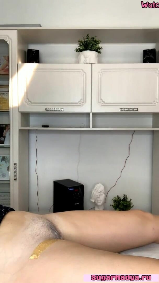 SugarNadya: Muhteşem bacaklı bir kız için derin amcık ağdası