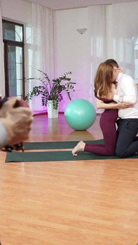 Yoga-date met Mina von D BTS