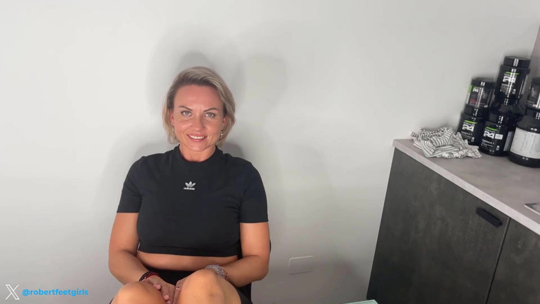 Robertfeetgirls: Footjob of a Blonde MILF Got Her Soles Fucked Roughly