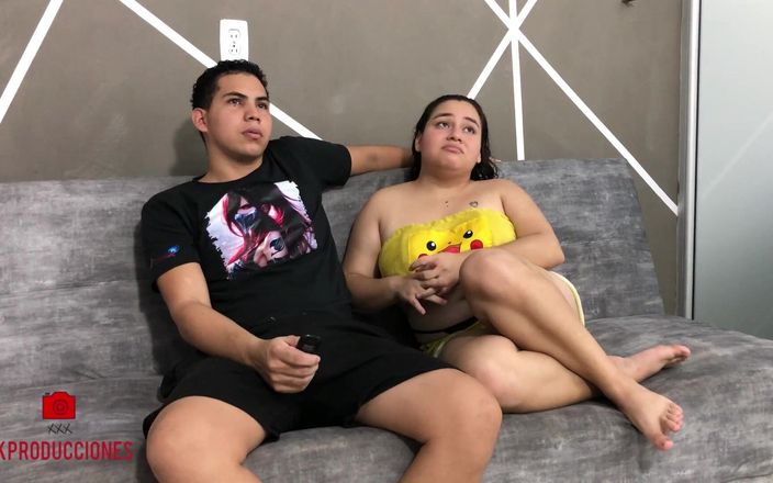 elenaHotsex: 继母想要和她的继子一起看电影，她变得饥渴，想要被狠操 - 西班牙语色情