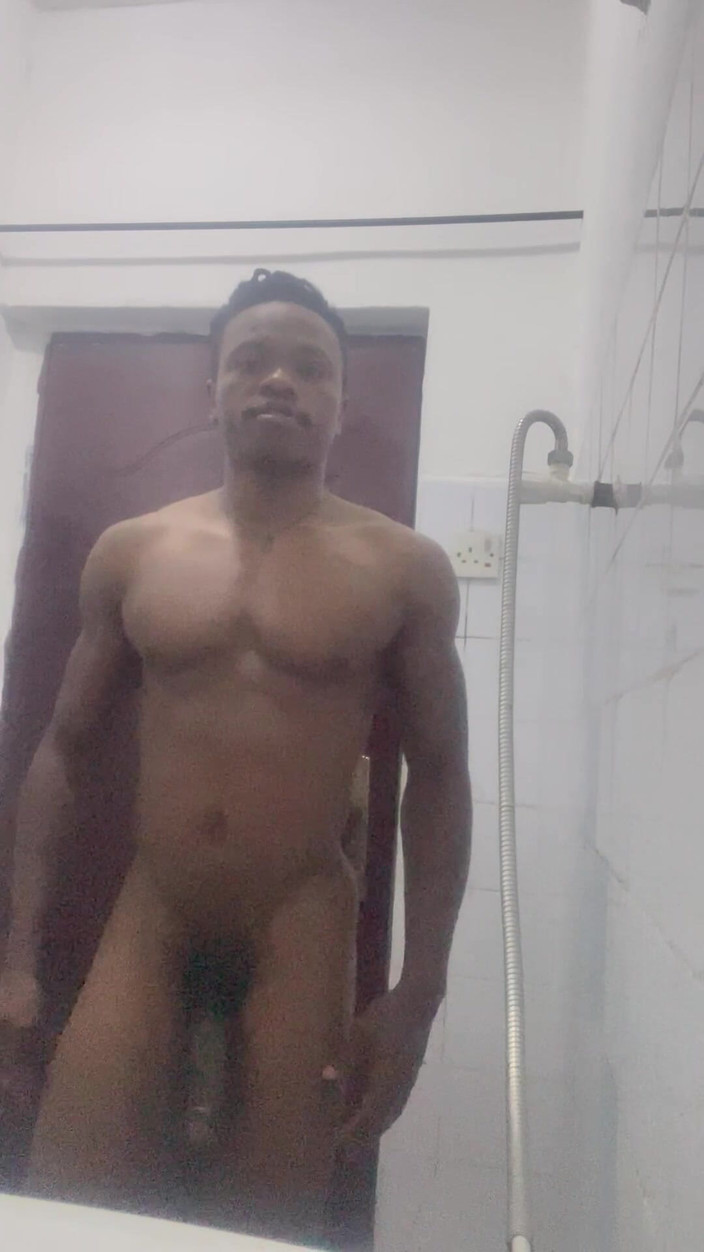 Banging stallion: Chiar am nevoie de o pizdă strâmtă pentru a pune...