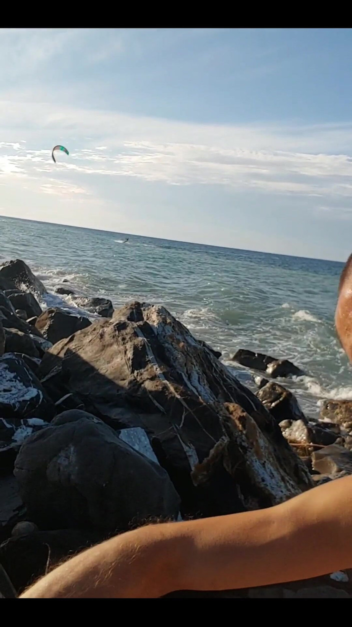 Boy jerking off: La plajă