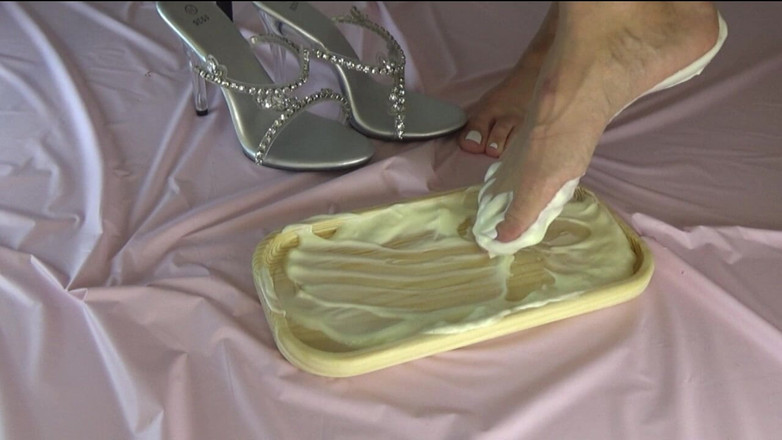 AnnaBUST: Beautiful Mature Feet in Yogurt