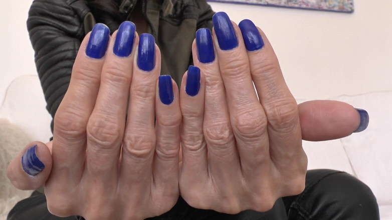 Lady Victoria Valente: Mes ongles bleus vous rendent tous faibles, JOI orgasme gâché,...
