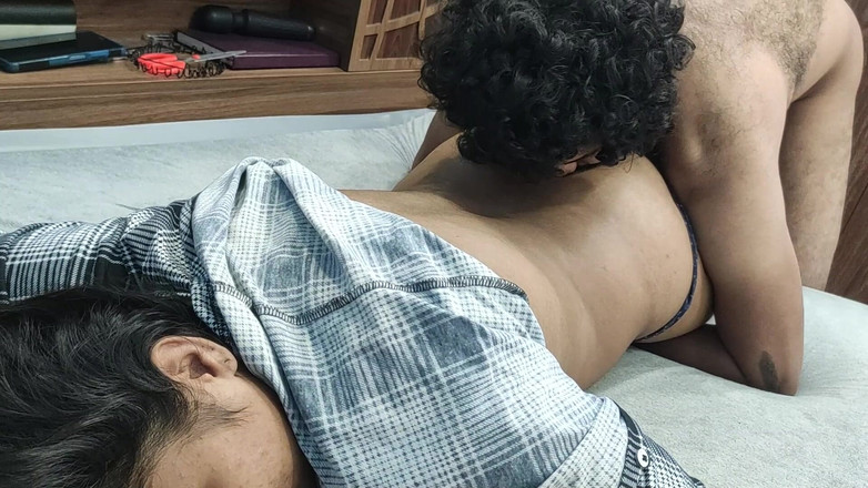 Vaigavarun45: Nụ hôn đít mở và đít nóng bỏng của cặp đôi Mallu