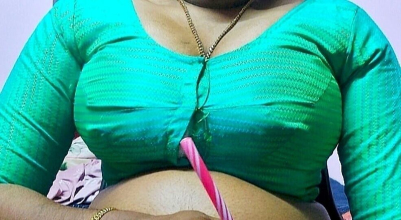 Desi Mohini: Zlobivý příběh studenta a jeho sexy učitelky