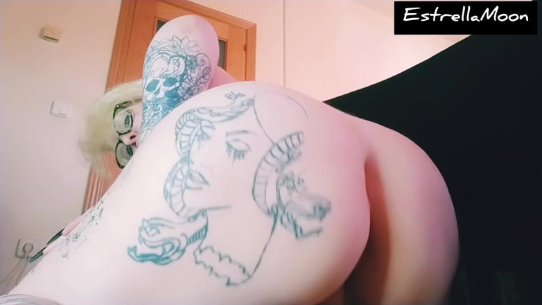 Estrella Steam: Big Ass Girl Plays with Her Dildo