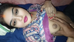 Ramashish: Hintli kadın göğüslerini gösteriyor