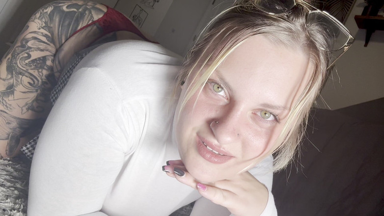 Chandler Knight: Giantess: oamenii de stiinta experimentează pe un om mic