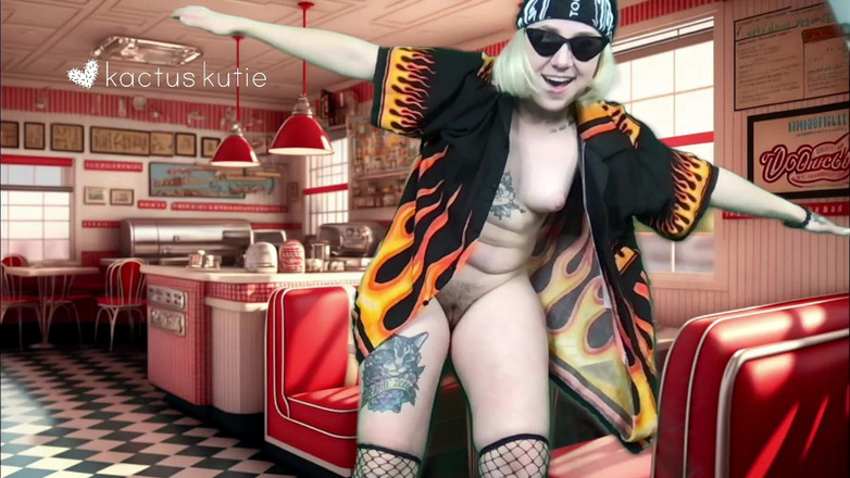 Kactus kutie: Guy Pee-eri Canlı Yayın