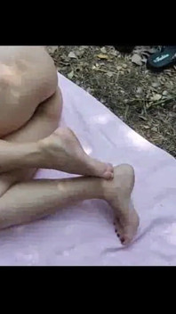 Mel Caresses di Hutan 2