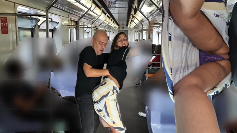 Victor SweetCoupleStories: Voyager en train est devenu de plus en plus difficile.