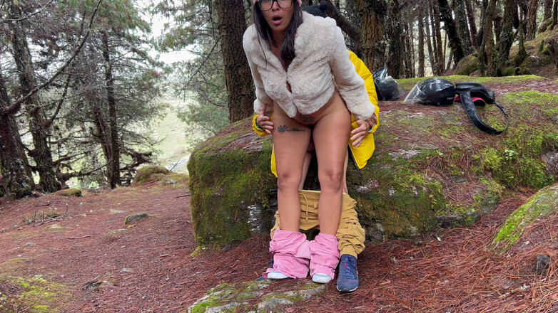 Lady: Prsatá a vnadná nevlastní matka saje ptáka starého muže a...