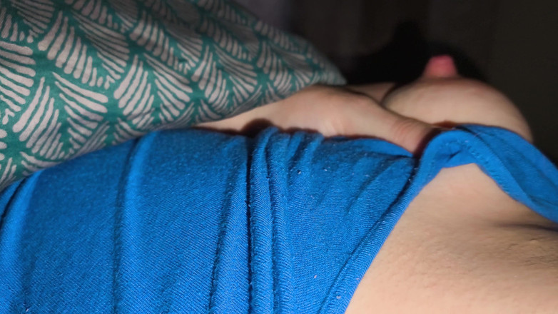 Raw Allure: Memek bebasnya dientot pagi-pagi sampai dicrot di dalam pagi-pagi