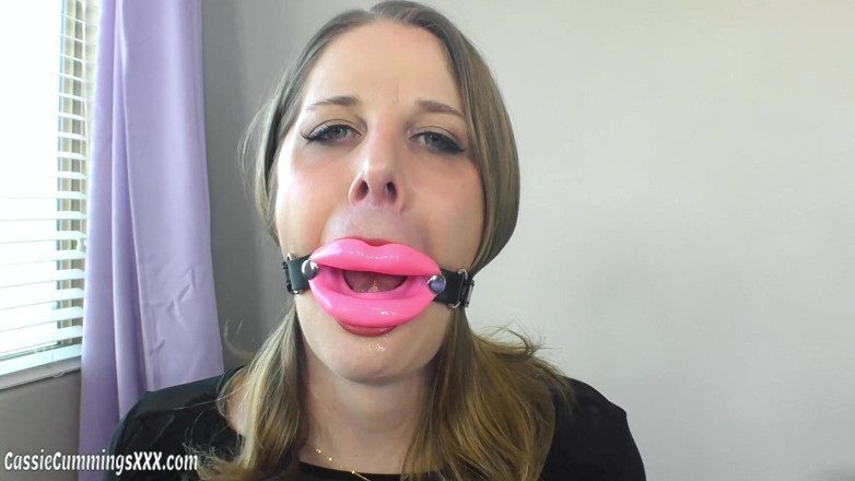 Cassie Cummings: Cassie's BDSM Gag Try on and Talk