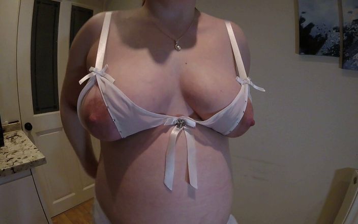 Horny vixen: Istri hamil lagi joget dengan lingerie seksi dan sepatu hak...