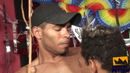 Gay Diaries: Un tip este futut în curul său strâmt de doi prieteni...