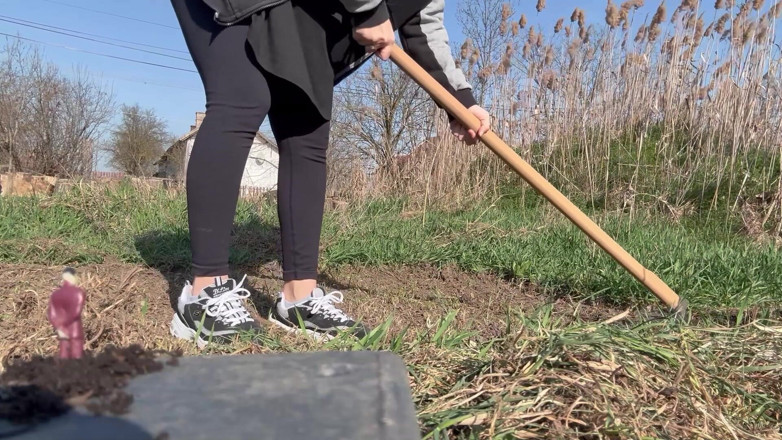 AmayaMori: La gigantessa del giardinaggio impazzisce un uomo minuscolo