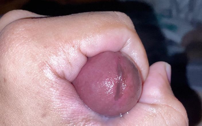 HornyNahidHasan: 辣妹展示他的阴茎，所以我撸了