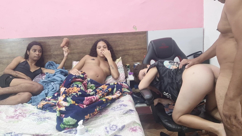 Bebes vagabundas: 그룹 섹스