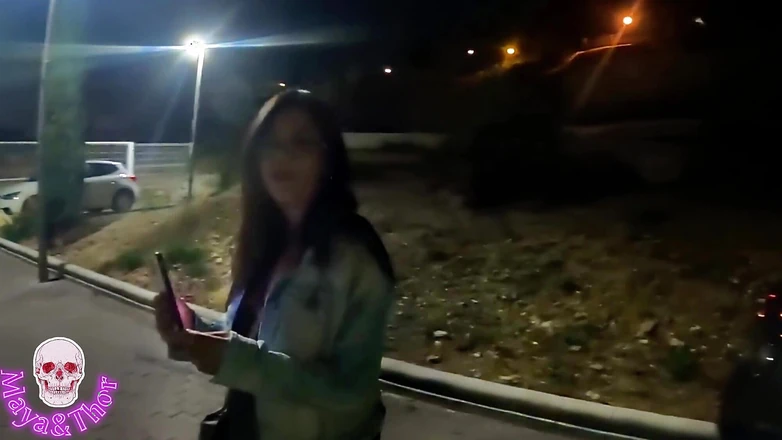 Mayay Thor X: 私たちは路上でファックし、公共の場で危険なセックスが好きな中出し