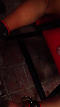 Caldo papà scopa ragazzo carino con grandi giocattoli e prosciuga le palle!