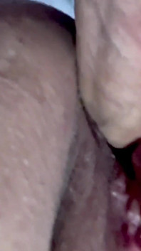 Ma grosse chatte se fait baiser par une chatte