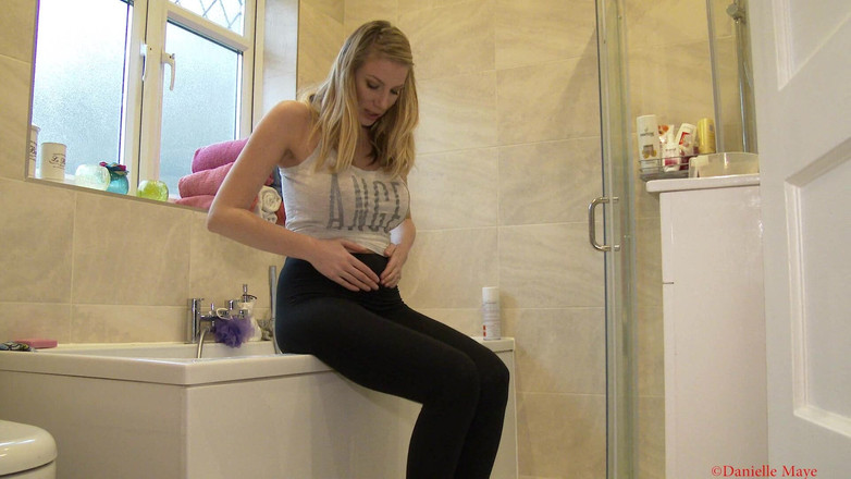 Danielle Maye: Kencing putus asa