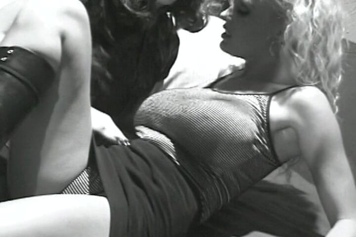 THAGSON RETRO: Si jalang blonde dikongkek si rambut coklat dalam pepek bertiga