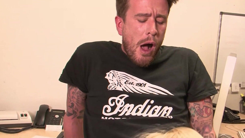 Bananas with Melons: Victoria je sexy kundička scéna-2 velký zadek a prsatá Victoria...