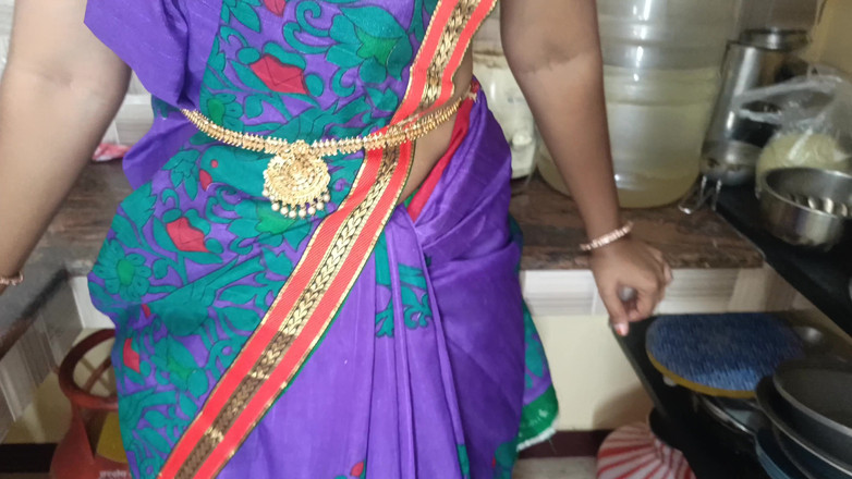 Inba: Une femme au foyer se fait baiser dans la cuisine