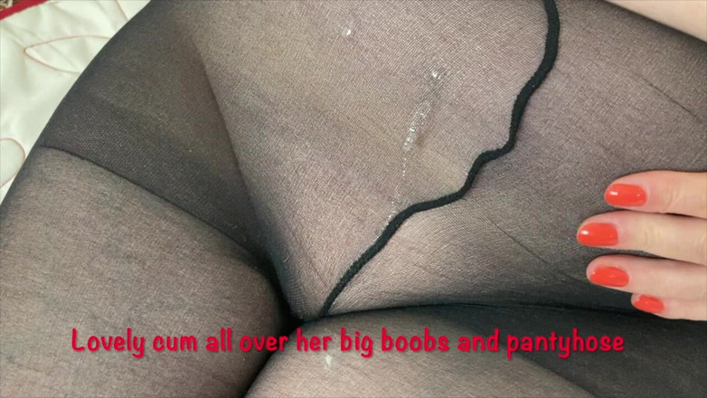 Mr MF: Paní zralé nohy si hraje se svou kamarádkou v punčochách