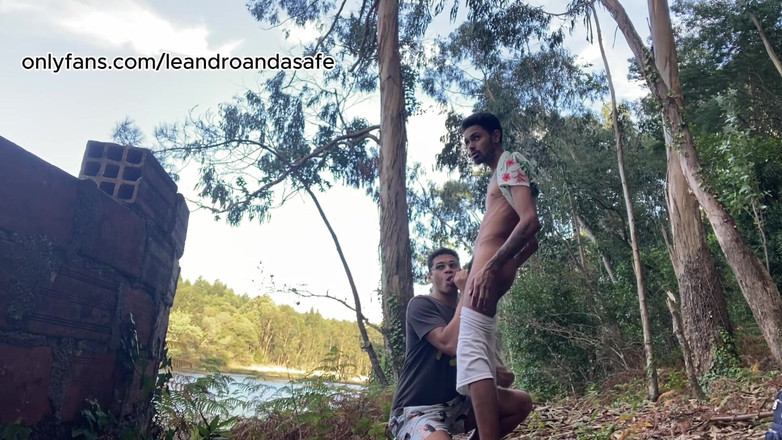 Leandro e Asafe: Даю это незнакомцу, который я нашел в лесу
