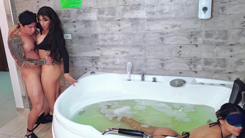 Winter_steph: Traindo o marido! Ele está fazendo sexo com sua enteada...