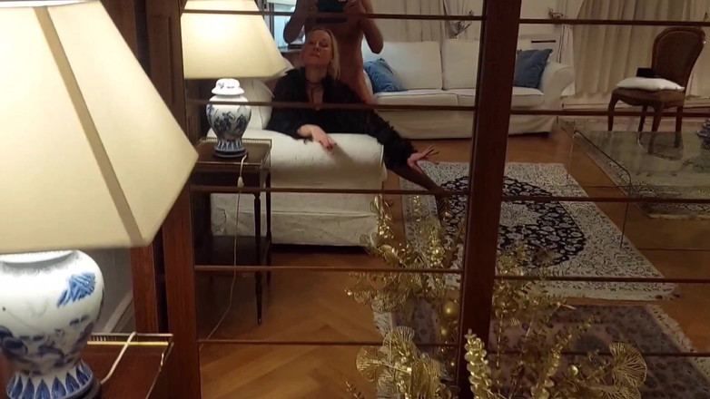 Selena701: 美しい金髪の成熟した妻がストッキング姿でセックスを楽しむ