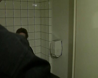 Deutsche Camgirls: Stará německá dáma dostane ústa pokrytá v koupelně