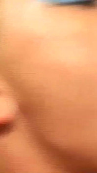 フィオナはいつも、赤いストッキングやタトゥーの眼鏡に彼らがどう反応するかを見るのが大好きです。