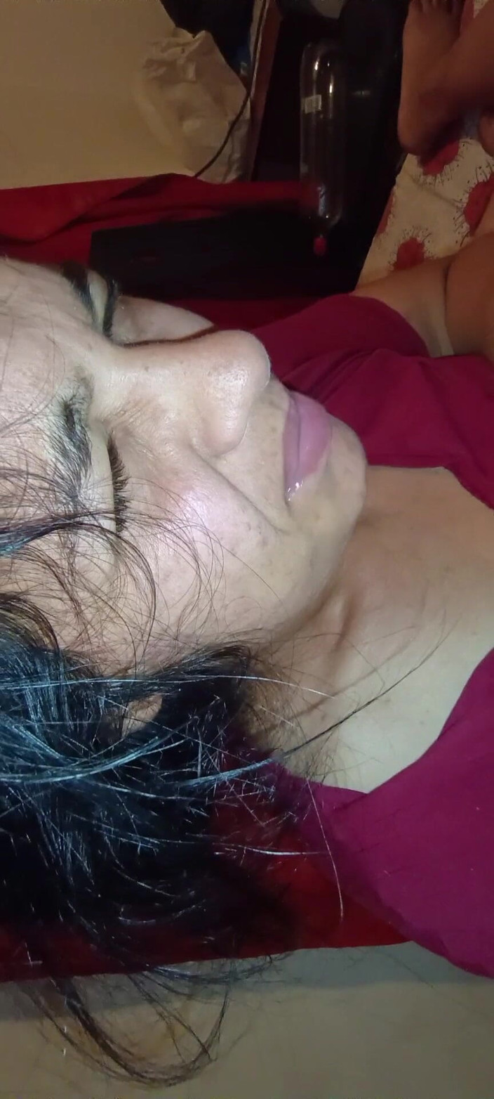 Teo cleo: 继妹吸吮鸡巴并吞下精液