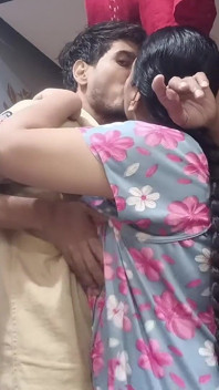 Mere Badroom Me Akar Chudi Meri Bhabhi Ki Sister