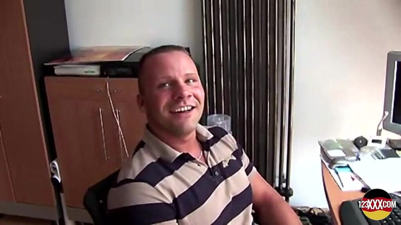 123XXX - 100% Amateurs: Calda ragazza tedesca con le tette cadenti cavalca un cazzo...