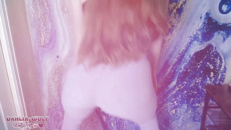 Dahlia Wolf: ホットガールグラインドとtwerksでタイトなレギンス