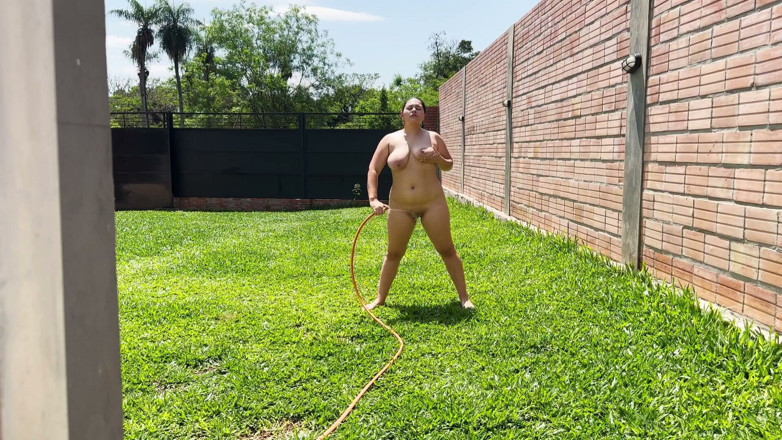 Sashasweet: I Shower in My Stepfather's Garden