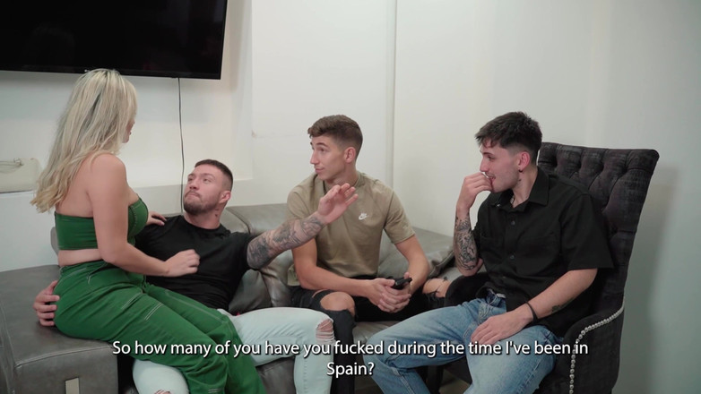 Papi Rodriguez: 上司の妻は私たちにセックスしてほしいと言っています。彼女は豚で、夫のことを忘れるために2本のチンコを欲しがっています