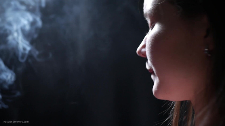 Russian Smokers: Yavaş sigara baştan çıkarma - duman, kıvrımlar ve kontrol