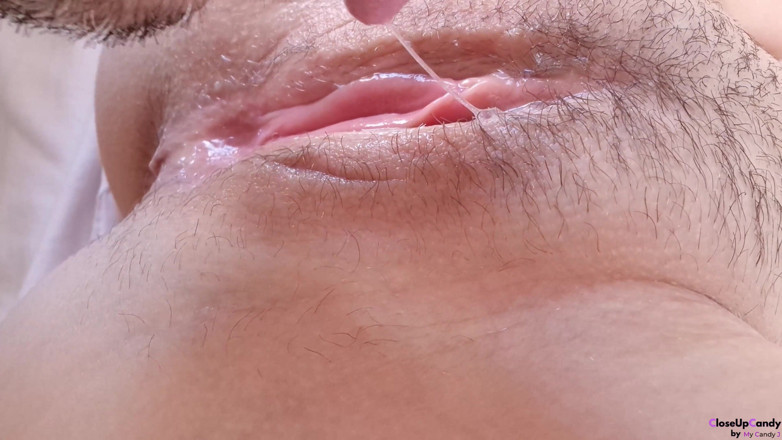 CloseUpCandy: 极端特写！舔舐喷出无毛湿润的阴户