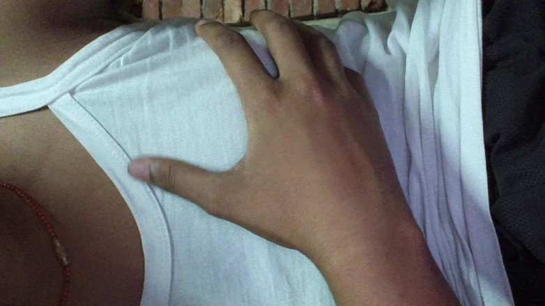 Moma: Desi Girl Video Percintaan Peribadi